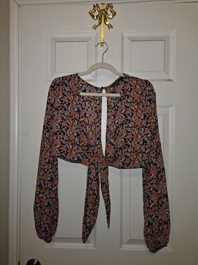 Lulu's Black Floral Tie-Front Long-Sleeve Crop Top